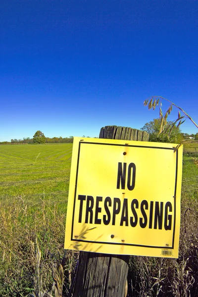 stock image No Trespassing-Sign-vertical