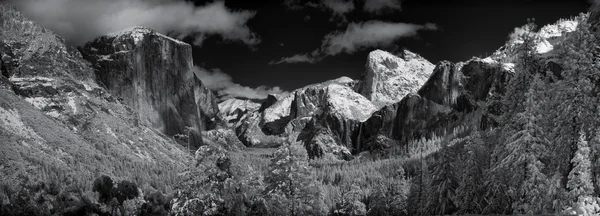 Yosemite vadisinde kış - kızılötesi panorama