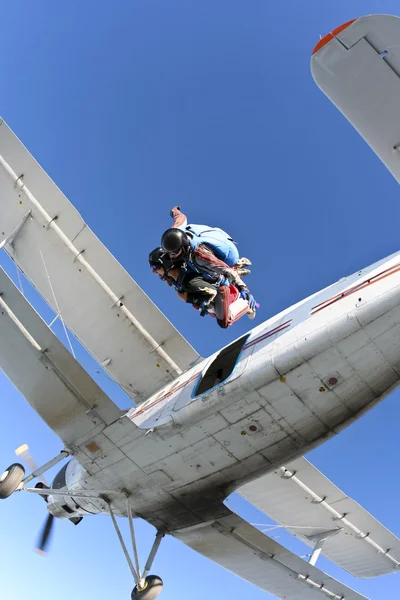 Zdjęcie skoki spadochronowe — Zdjęcie stockowe