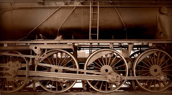 Nahaufnahme der alten rostigen Zugräder — Stockfoto