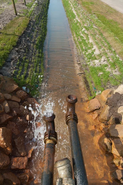 Pumping water — Stock Photo, Image
