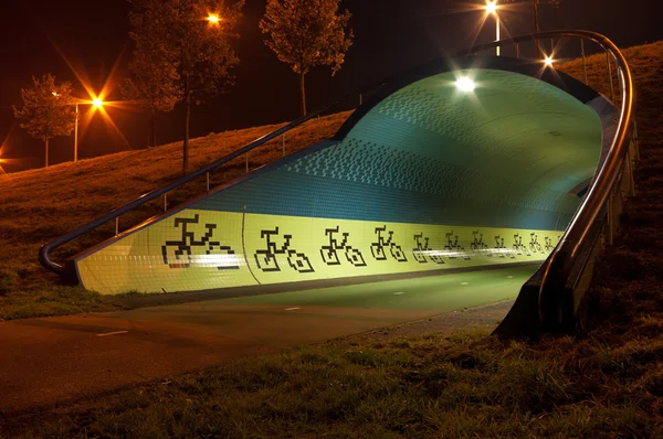 자전거에 대 한 터널 — 스톡 사진