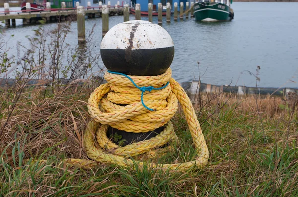 Bollard with rope — Stock Photo, Image