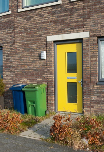 Gele voordeur — Stockfoto