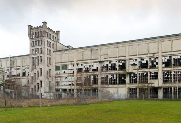 Ruines de l'ancienne usine — Photo