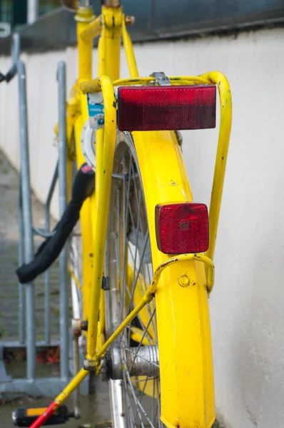 Yellow bicycle — Stock Photo, Image