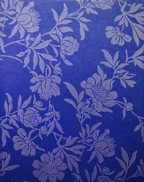 Deseni çiçekler parlak mavi zemin üzerine boyanmış. arka plan — Stok fotoğraf