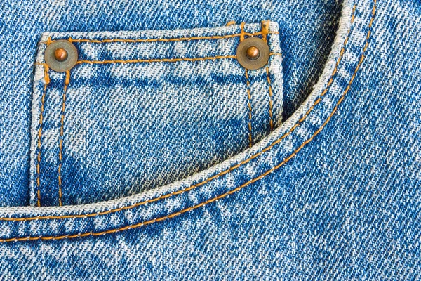 テクスチャまたは te を挿入する背景として青デニム ジーンズ ズボンのポケットを着用 — ストック写真