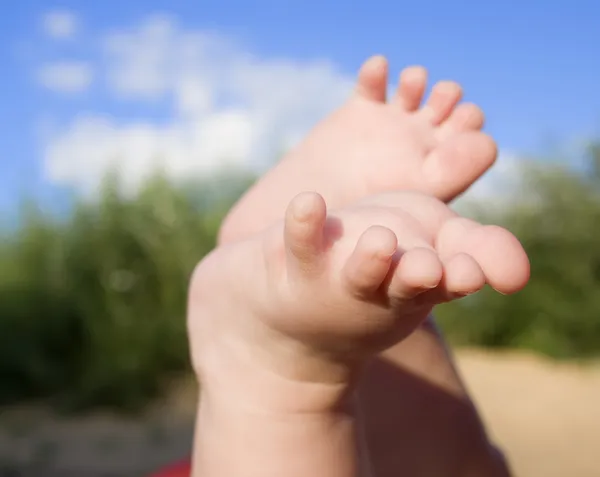 Die Füße der Babys. — Stockfoto