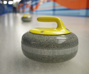 stenen voor spel in curling op ijs.