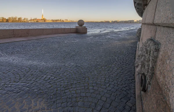 Quay of the river Neva in the historical center of St.-Petersbur — Stock Photo, Image