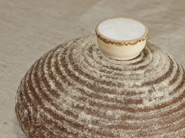 Round rye bread with salt. — Stock Photo, Image