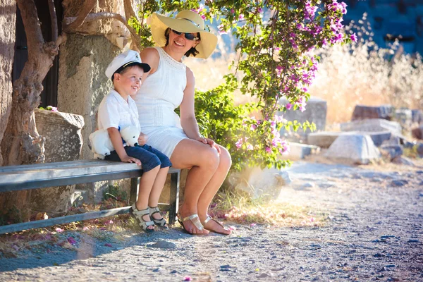 Horizontal photo of happy mother and son — Stock Photo, Image
