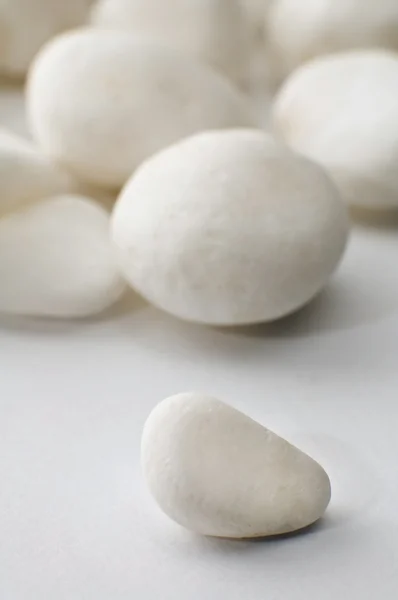 Білий декоративного каміння — стокове фото