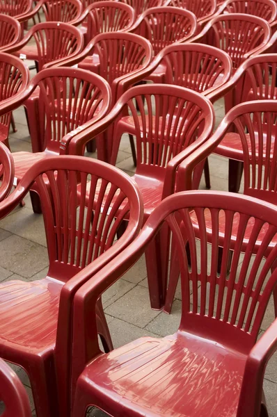 Lege plastic stoelen — Stockfoto