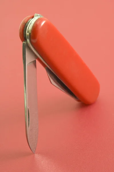 Kırmızı İsviçre bıçağı. — Stok fotoğraf
