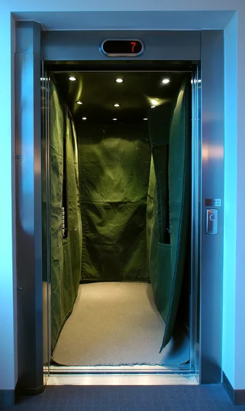 Covered elevator — Stock Photo, Image