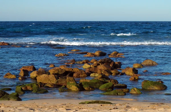 Spiaggia rocciosa — Foto Stock