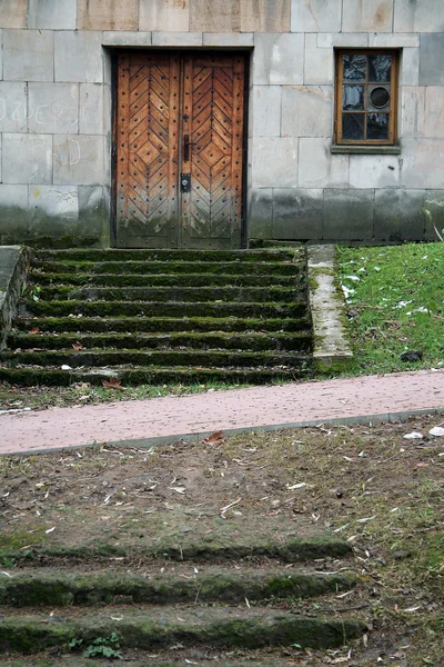 Старый вход — стоковое фото