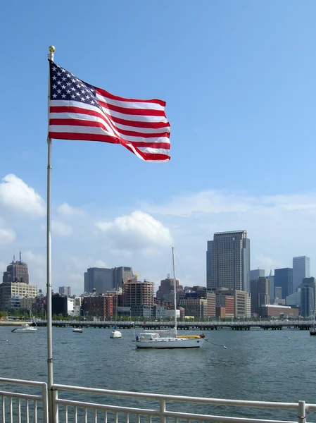 ABD bayrağı ve manhattan — Stok fotoğraf