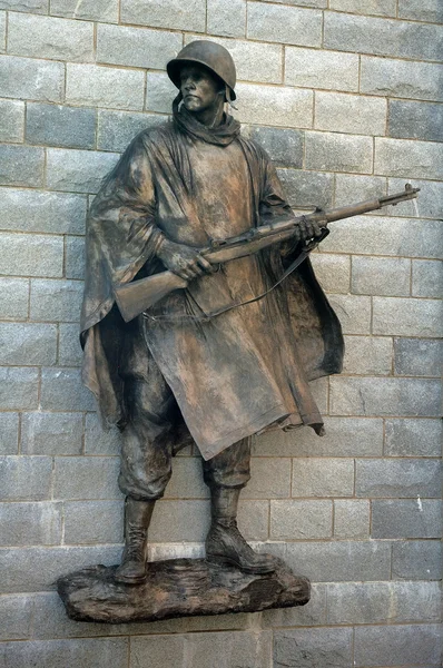 Статуя солдата — стокове фото