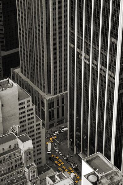 Black and white photo, yellow taxi cabs, photo taken in new york, manhattan