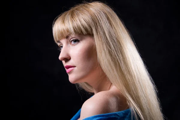 Porträtt av den vackra blondin — Stockfoto