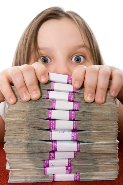 Menina bonita e pilha de dinheiro — Fotografia de Stock