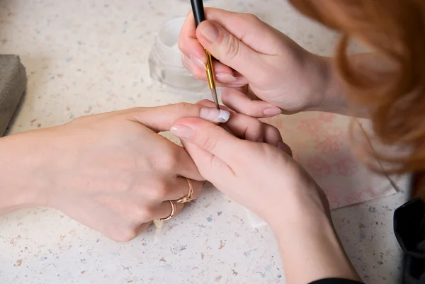 Manicure behandelen client op beauty salon — Stockfoto