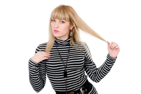 Linda loira estendendo cabelo de lado — Fotografia de Stock