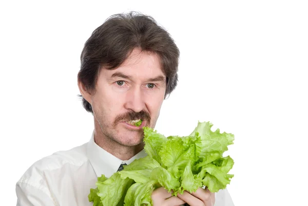 L'uomo mangia il foglio dell'insalata — Foto Stock