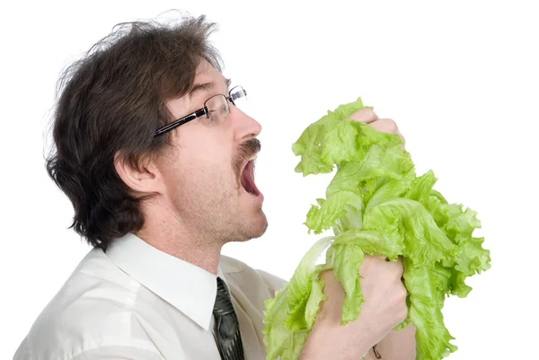 El hombre come la hoja de la ensalada — Foto de Stock