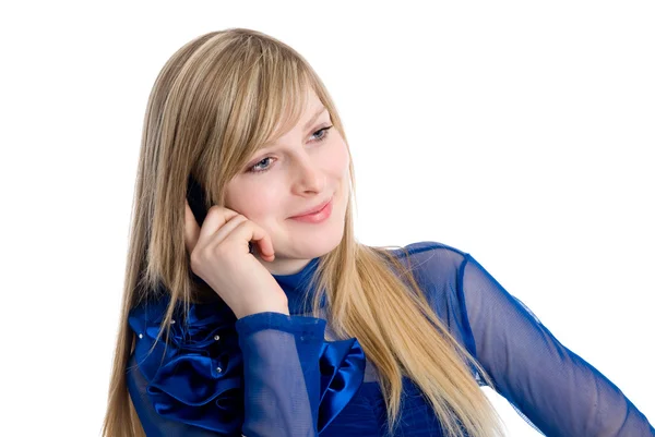 Vacker blondin i en blå klänning med telefon — Stockfoto