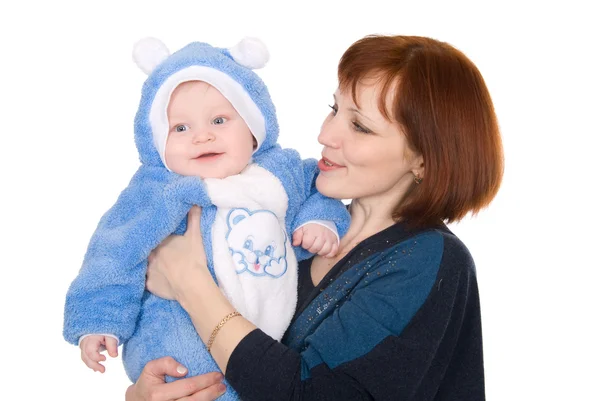 Porträtt av en vacker glad mamma och den lilla söta babyn — Stockfoto
