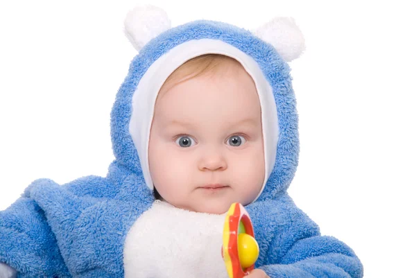 Niedlicher kleiner Junge mit einem warmen blauen Mantel auf weißem Hintergrund — Stockfoto