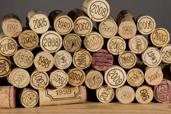 Şarap mantarlar vintage yığını — Stok fotoğraf
