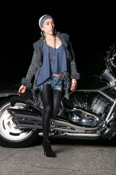 Moda menina motociclista — Fotografia de Stock