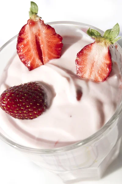 stock image Strawberry yogut with slices of fresh strawberries