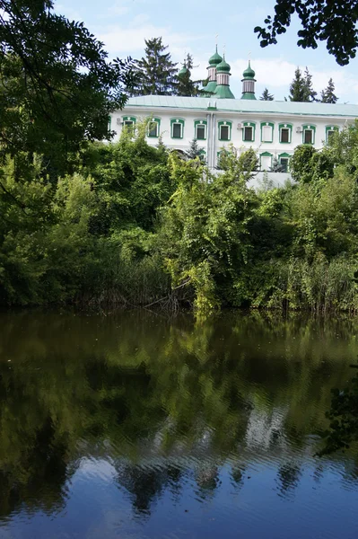 Stock image Kiev monastery near the lake