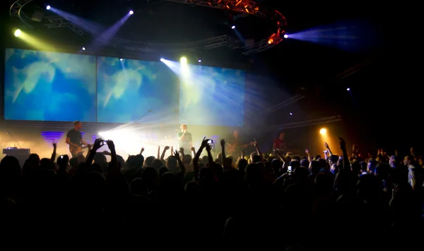 Dancing at the concert — Stock Photo, Image