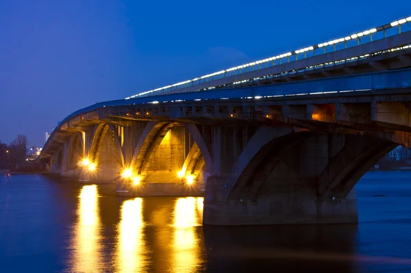 Bridge metro Kiev night — Stock Photo, Image