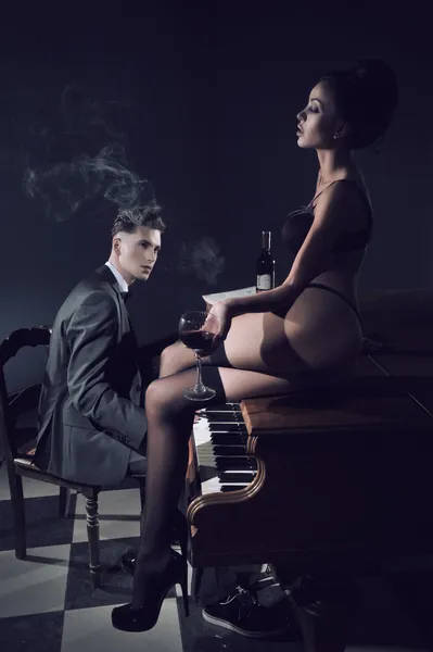 Sexy couple with piano — Stock Photo, Image