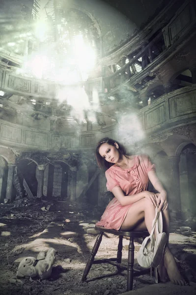 物思いに沈んだ少女の夢の劇場のバレエ — ストック写真
