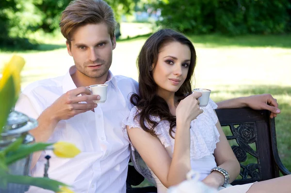 Young couple enjoying lunch in the garden — Stock Photo, Image