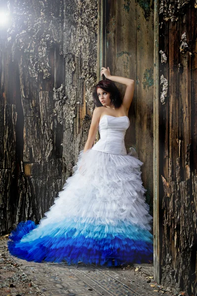 Young woman wearing wedding dress — Stock Photo, Image