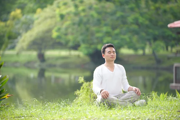 Asian Man Meditating — Stock Photo, Image