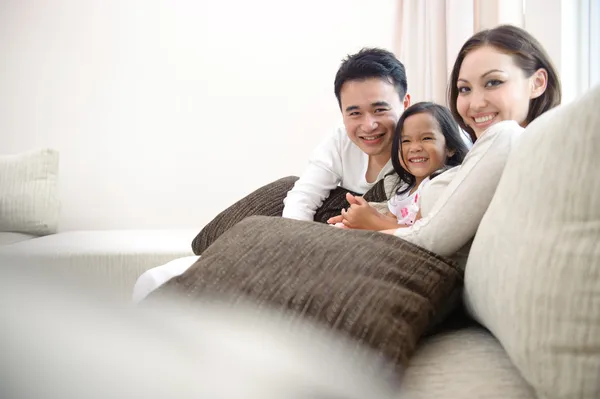 Szczęśliwa azjatycka rodzina Zdjęcie Stockowe