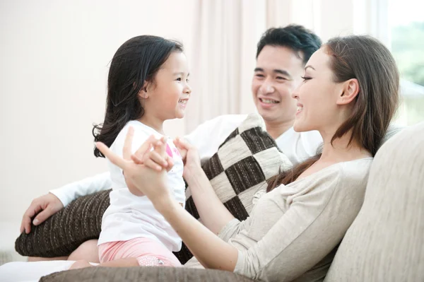 Feliz asiática familia jugando Imagen de archivo