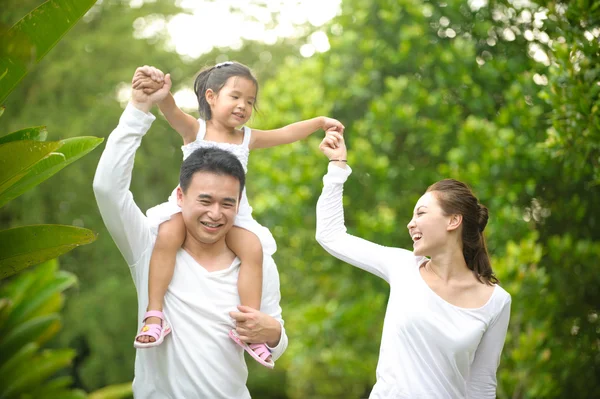 Šťastná asijská rodina Stock Snímky