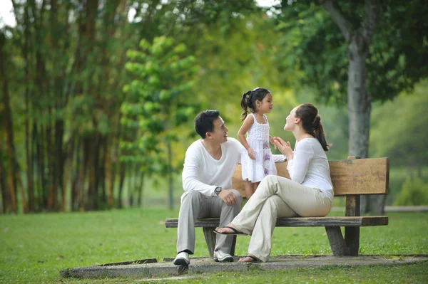 Šťastná asijská rodina Stock Obrázky